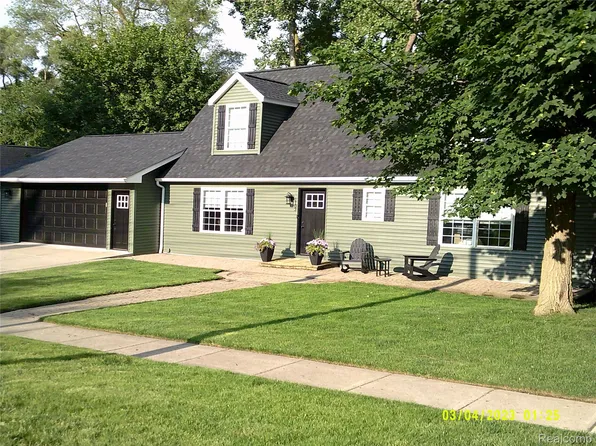 1103 N Michigan Ave, Howell, MI 48843
