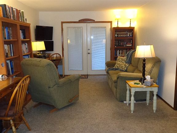 5th image of 3156 Lakeside Dr APT 104