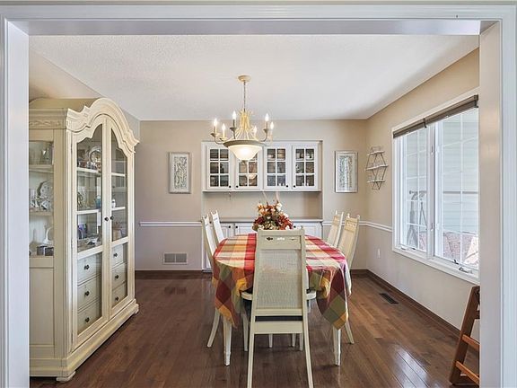 4th image of 3409 NE Briarwood Dr
