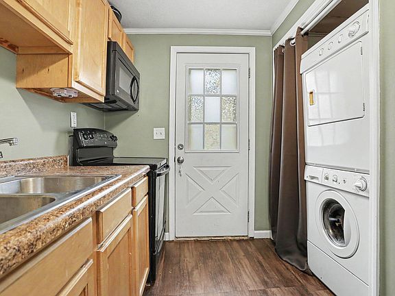 5th image of 174 Bradley St