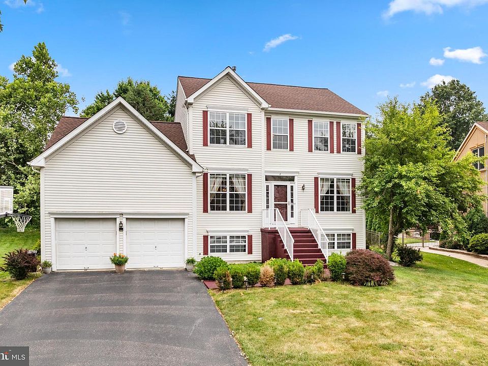 1st image of 8 Kingsley Ct