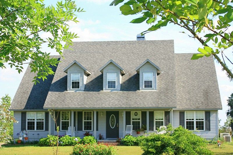 Front of Lake home : Beautiful home with a 2000+ acre lake for your back yard