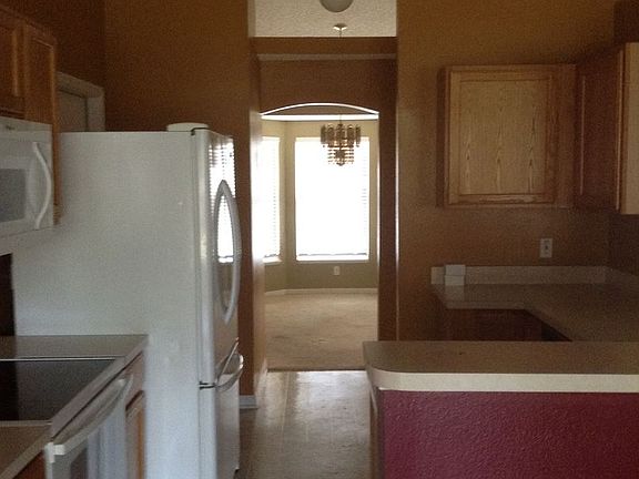 3rd image of 2474 Baffin St