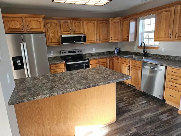 203 Maxwell Dr SW, Shellsburg, IA 52332
