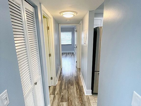 4th image of 216 Glenview Blvd APT 204