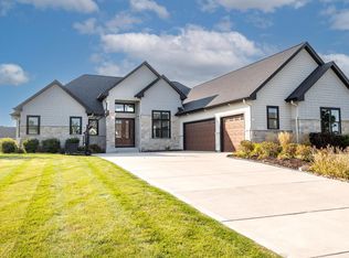 W201N5269 Sandpiper Ln, Menomonee Falls, WI 53051