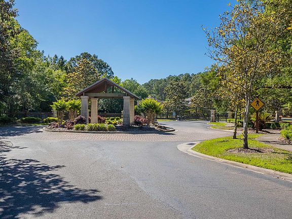3rd image of 273 Parkwood Cir