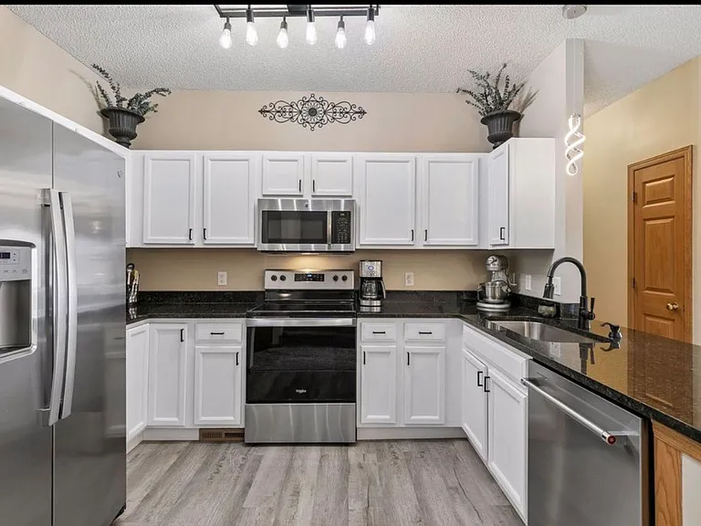 18328 Kerrville Trl — Photo 3