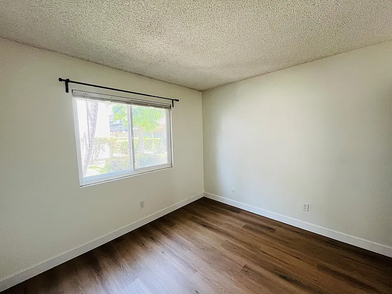 2521 W Sunflower Ave #R1 — Photo 18
