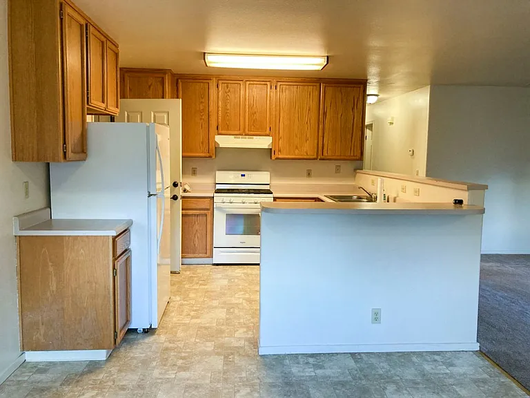 2025 Thiel Ave — Photo 6