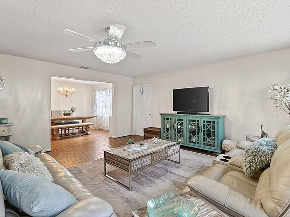 3rd image of 111 Weybridge Circle #C