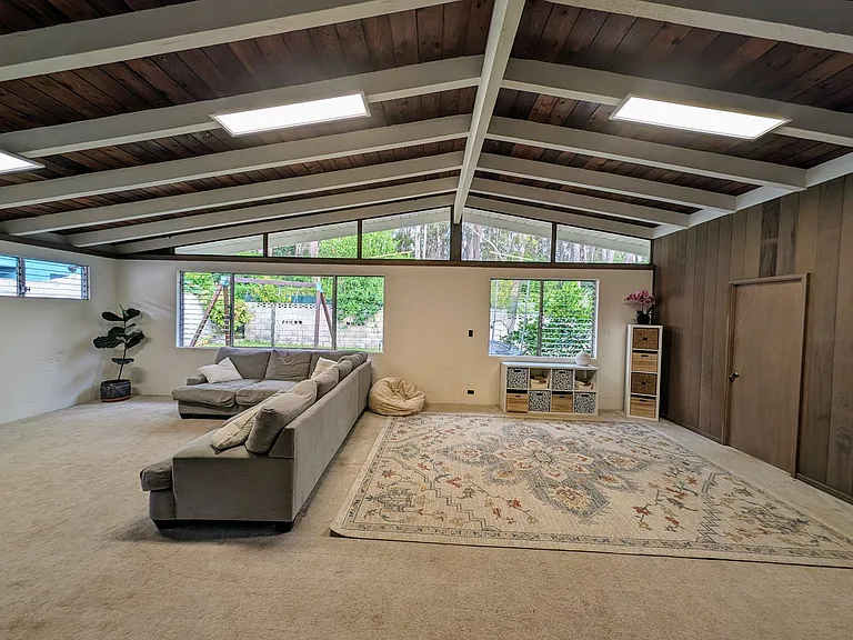 2567 California Ave — Photo 2