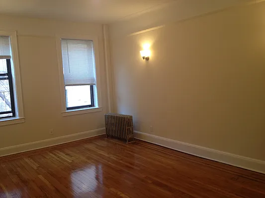 Rented by Metroline Realty | media 77