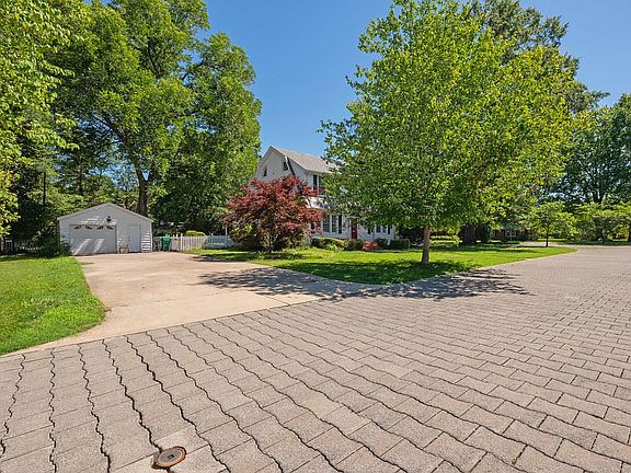 3rd image of 209 Randolph Cir