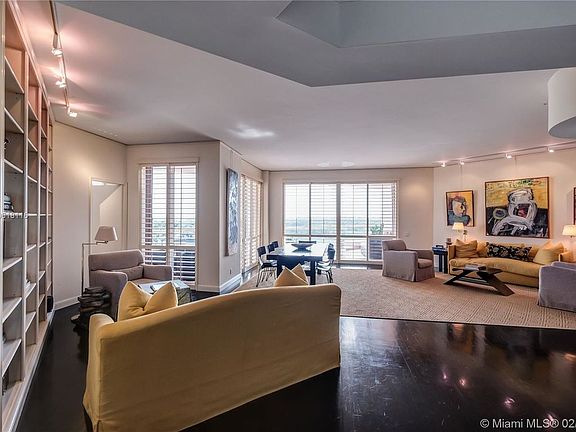5th image of 10 Edgewater Dr APT 7F