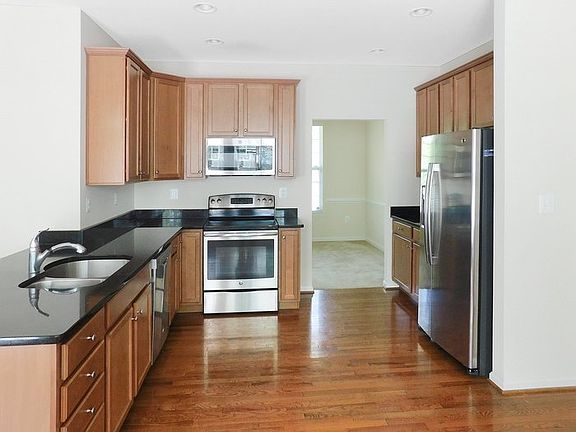 2nd image of 46785 Crestfield Ln
