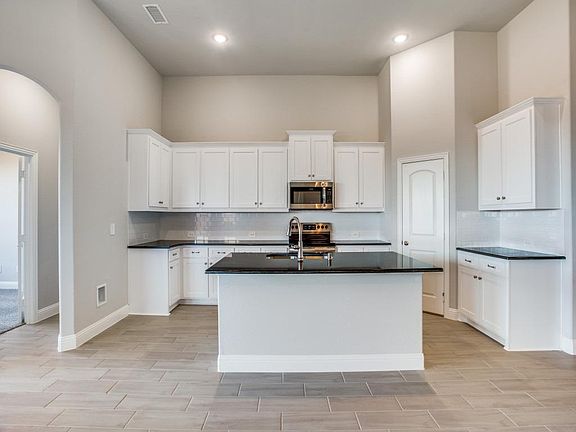 5th image of 532 Redbud Dr