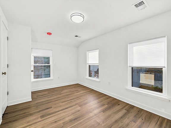 4th image of 514 Ryers Ave #B