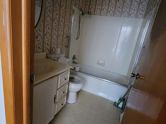 2nd image of 2624 Lincoln Ave