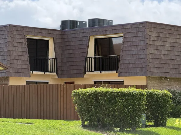 521 Springdale Circle, Palm Springs, FL 33461