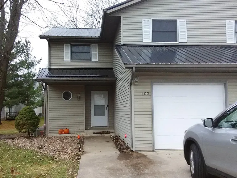 402 S Village Ct — Photo 8