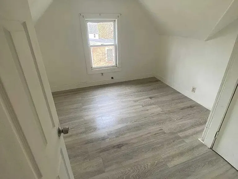 27 Lilac St — Photo 13