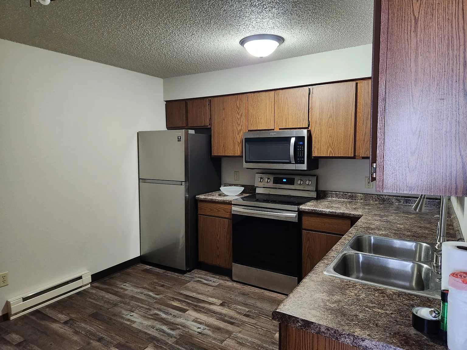 2 bed, 1.0 bath, $990 — Photo 4