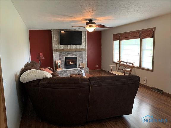 3rd image of 6270 County Road E75