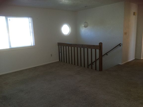 3rd image of 1387 Elizabeth Cir