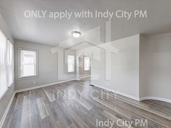 3rd image of 1326 N Gladstone Ave