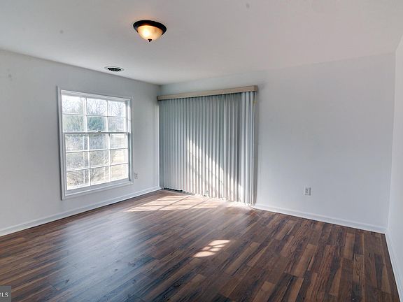 4th image of 4218 Fairglen Dr
