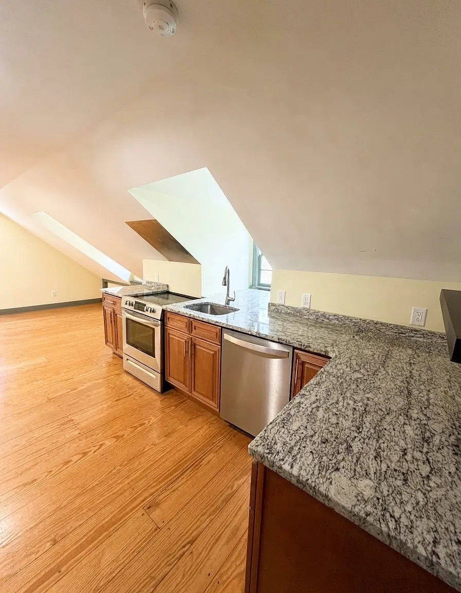 1 bed, 1.5 bath, 800 sqft, $2,400 — Photo 2