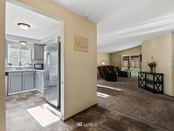 5th image of 3325 Stanford Ct SE