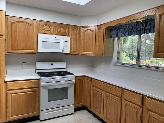 3rd image of 202 N Park Dr