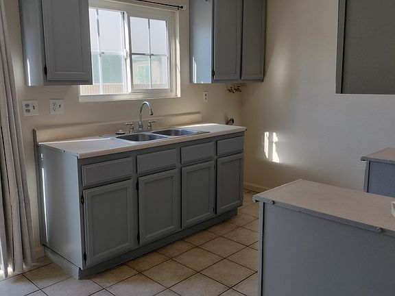5th image of 4364 W 133rd St #C