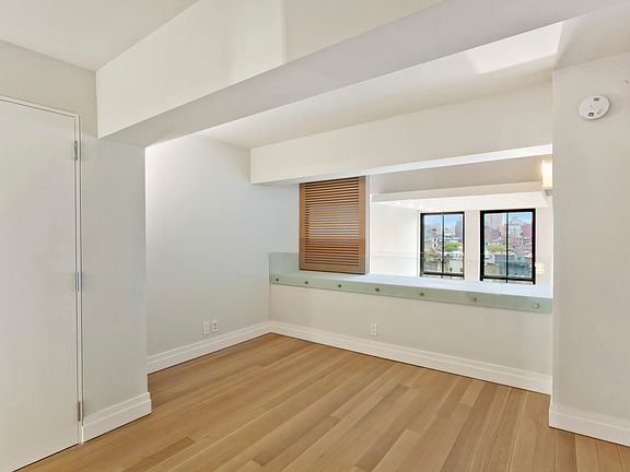 5th image of 421 Hudson St APT 708