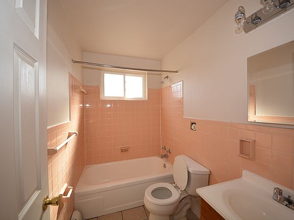 4th image of 848 Youngs Ln APT 2