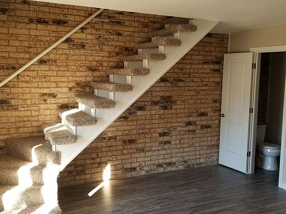 Spacious Living area w/ Accent Wall