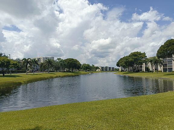 4th image of 7320 Amberly Lane #305