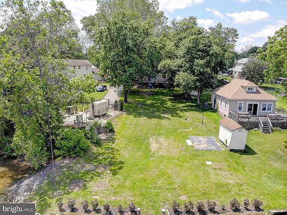 3rd image of 1064 Bell Ave