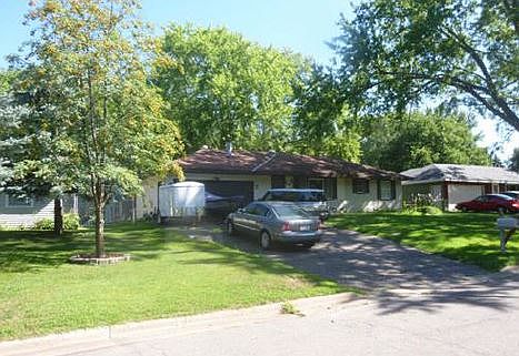 2nd image of 853 Woody Ln NW
