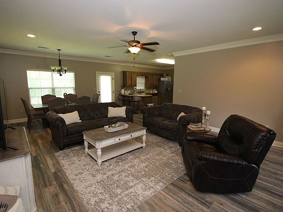 3rd image of 18 Olivia Ln