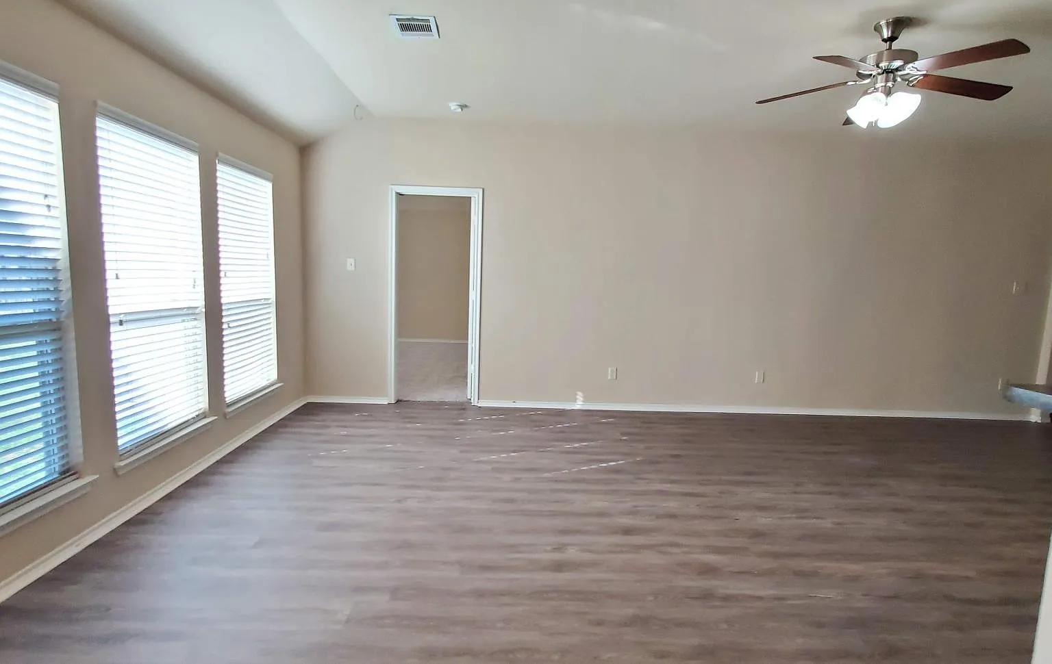 3 bed, 1402 sqft, $1,800 — Photo 4