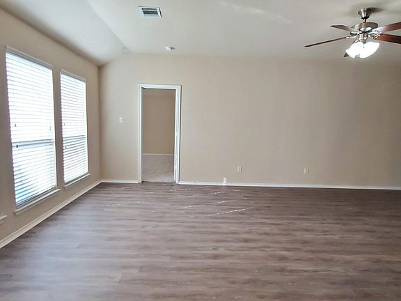 4th image of 918 Bens Dr