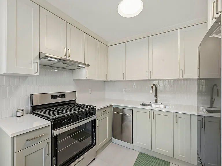 901 Washington Dr — Photo 6