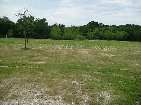 4th image of 902 High Plains Trl