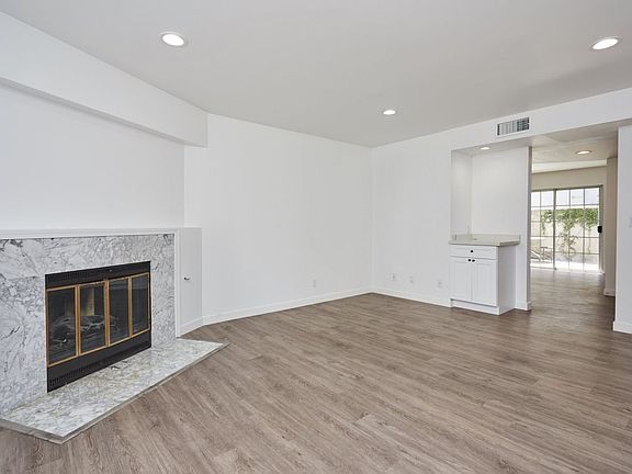 4th image of 381 Waldo Ave #3818
