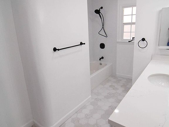 4th image of 2711 W Avenue 32