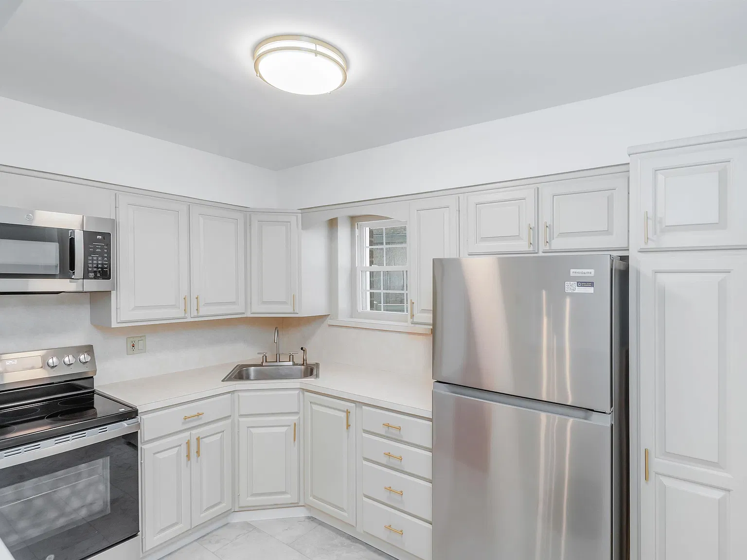 2 bed, 1.0 bath, 980 sqft, $2,600 — Photo 4