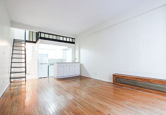 3rd image of 7 E 32nd St #8C